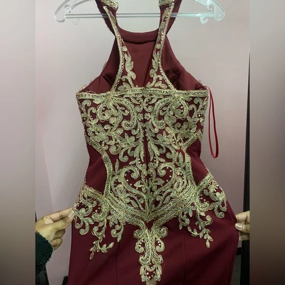Burgundy and gold dress - Picture 3 of 3